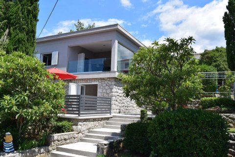 Zwei charmante Ferienwohnungen in Villa Mirna Zwei charmante Ferienwohnungen in Villa Mirna